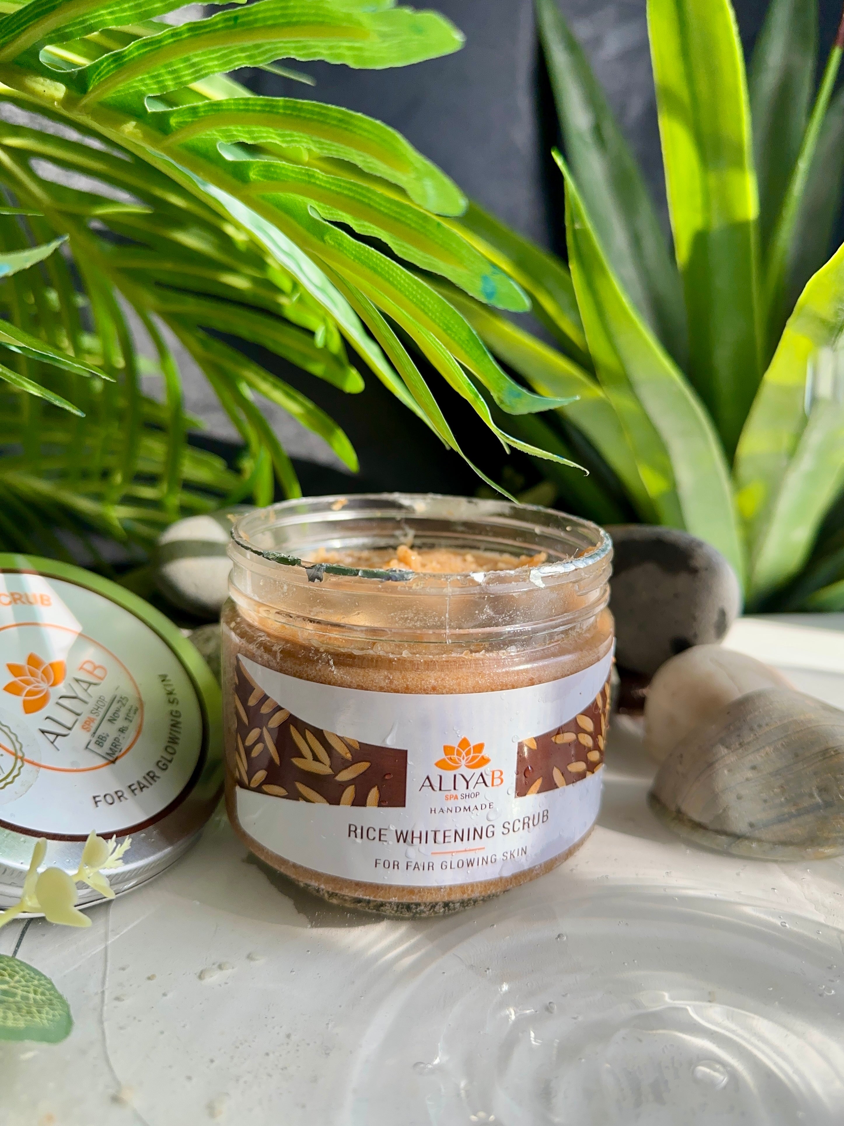 Rice Whitening Scrub for Hydration (300g)